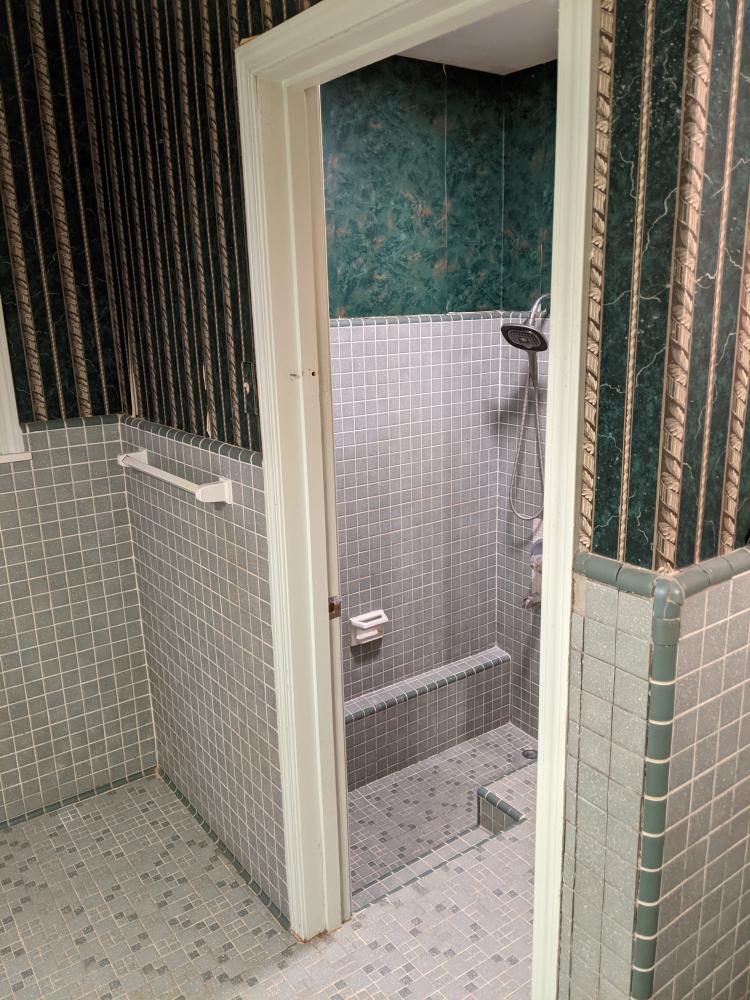 Before Re-Bath Memphis, TN renovation