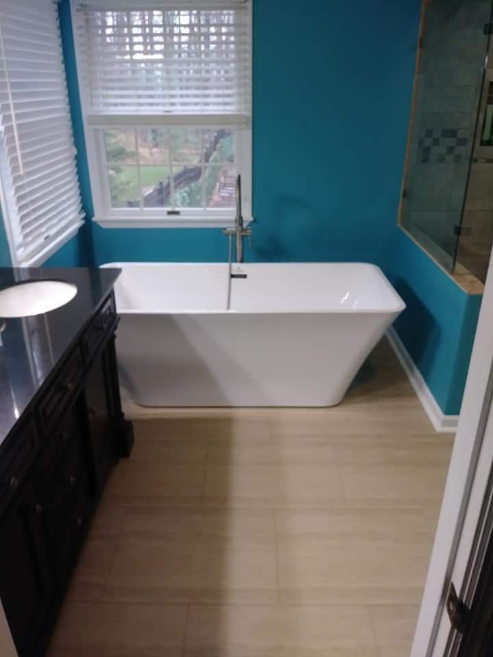 FREESTANDING TUB
