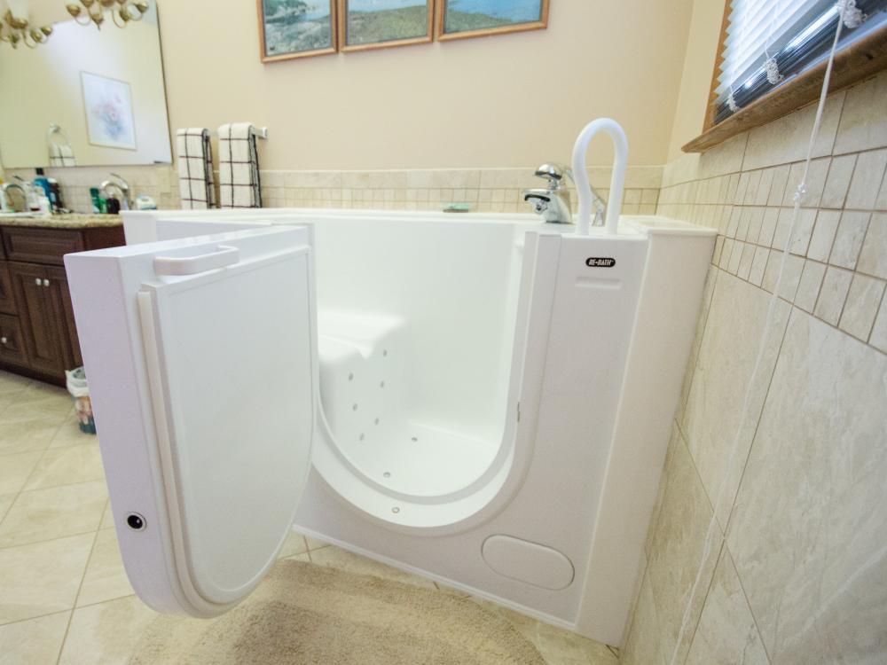 Beautiful walk-in tub, live in place, handicap accessible