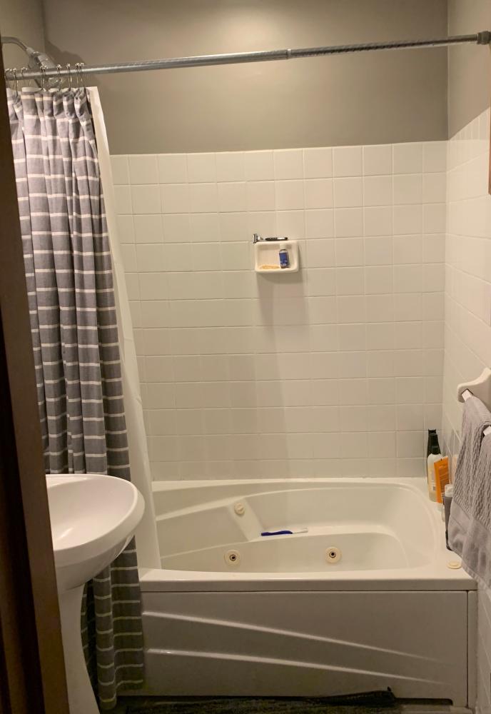 Before Re-Bath Minneapolis, MN renovation