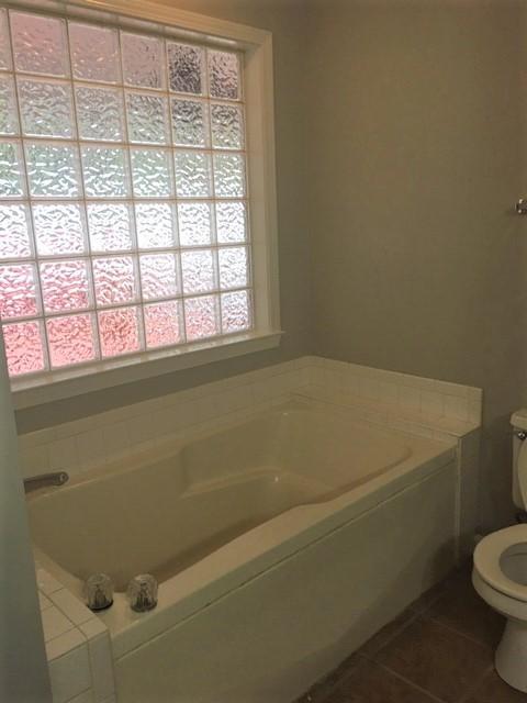 Forest Acres Large Garden Tub. Not so easy to maneuver as we age