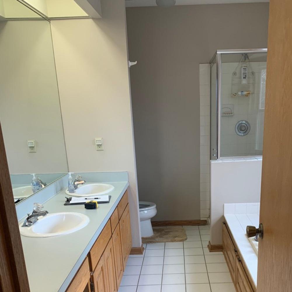 Before Re-Bath Minneapolis, MN renovation