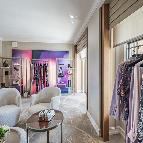 Store Front for The Fifth Avenue Club Sarasota