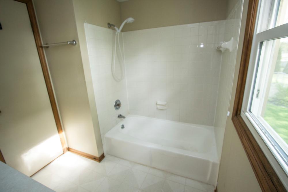 Before Re-Bath Grand Rapids, MI renovation