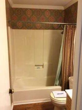 Before bathtub replacement by Re-Bath Milledgeville, GA