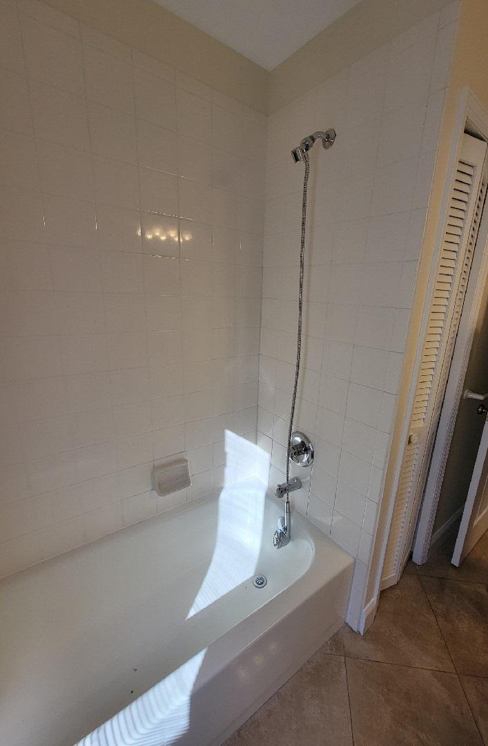 Before Re-Bath Tampa, FL renovation