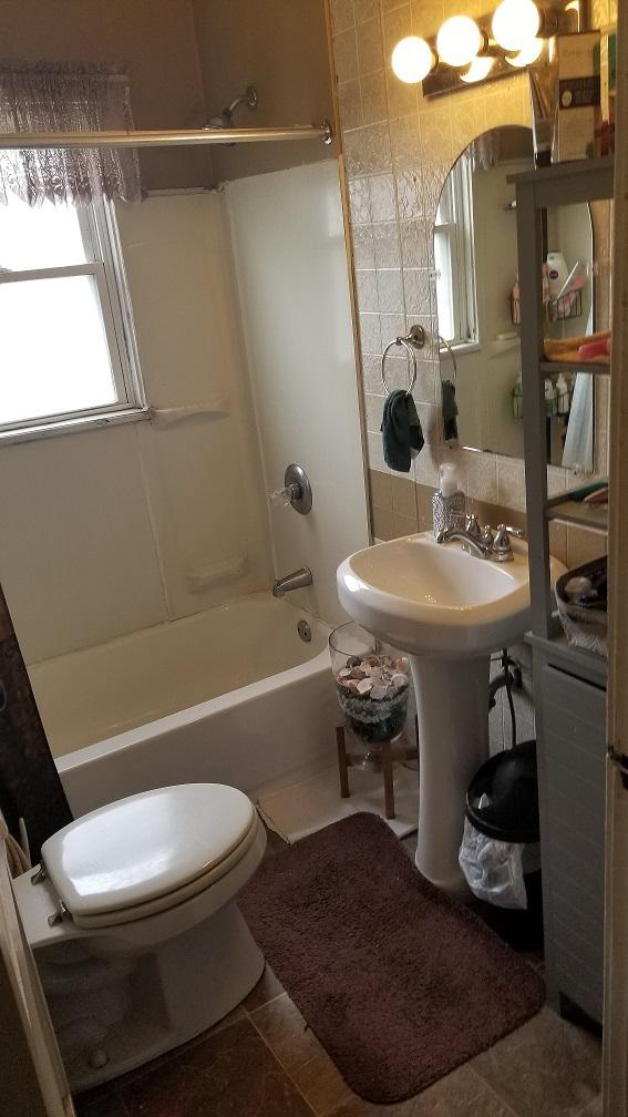 Before Re-Bath Decatur, IL renovation