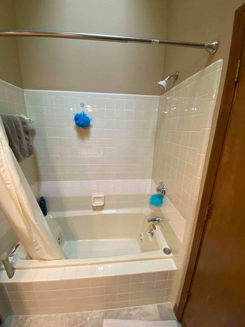 Before Re-Bath Grand Rapids, MI renovation