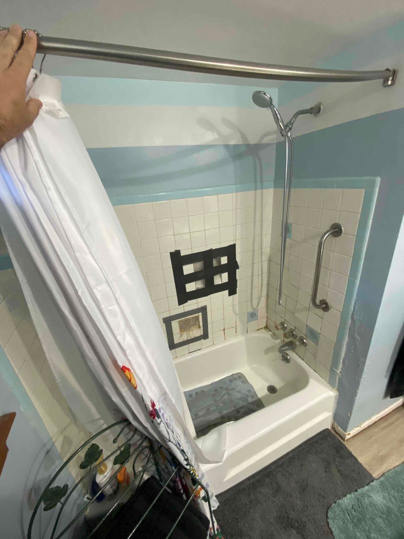 Before Re-Bath Grand Rapids, MI renovation