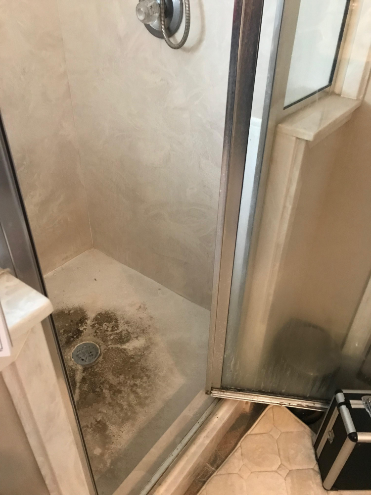 Before Re-Bath Memphis, TN renovation